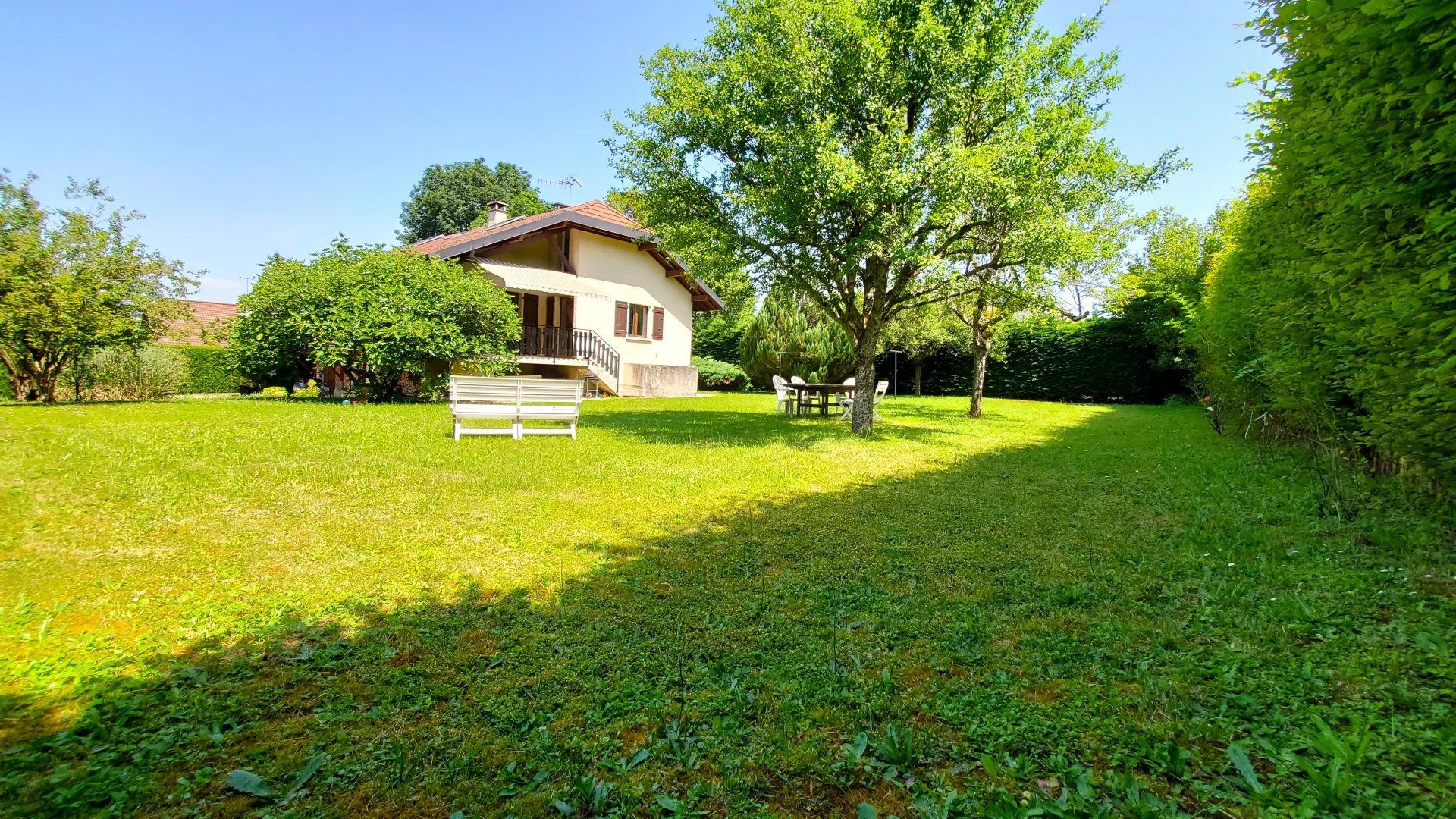 Grande maison au calme, bout d'impasse, grand terrain !