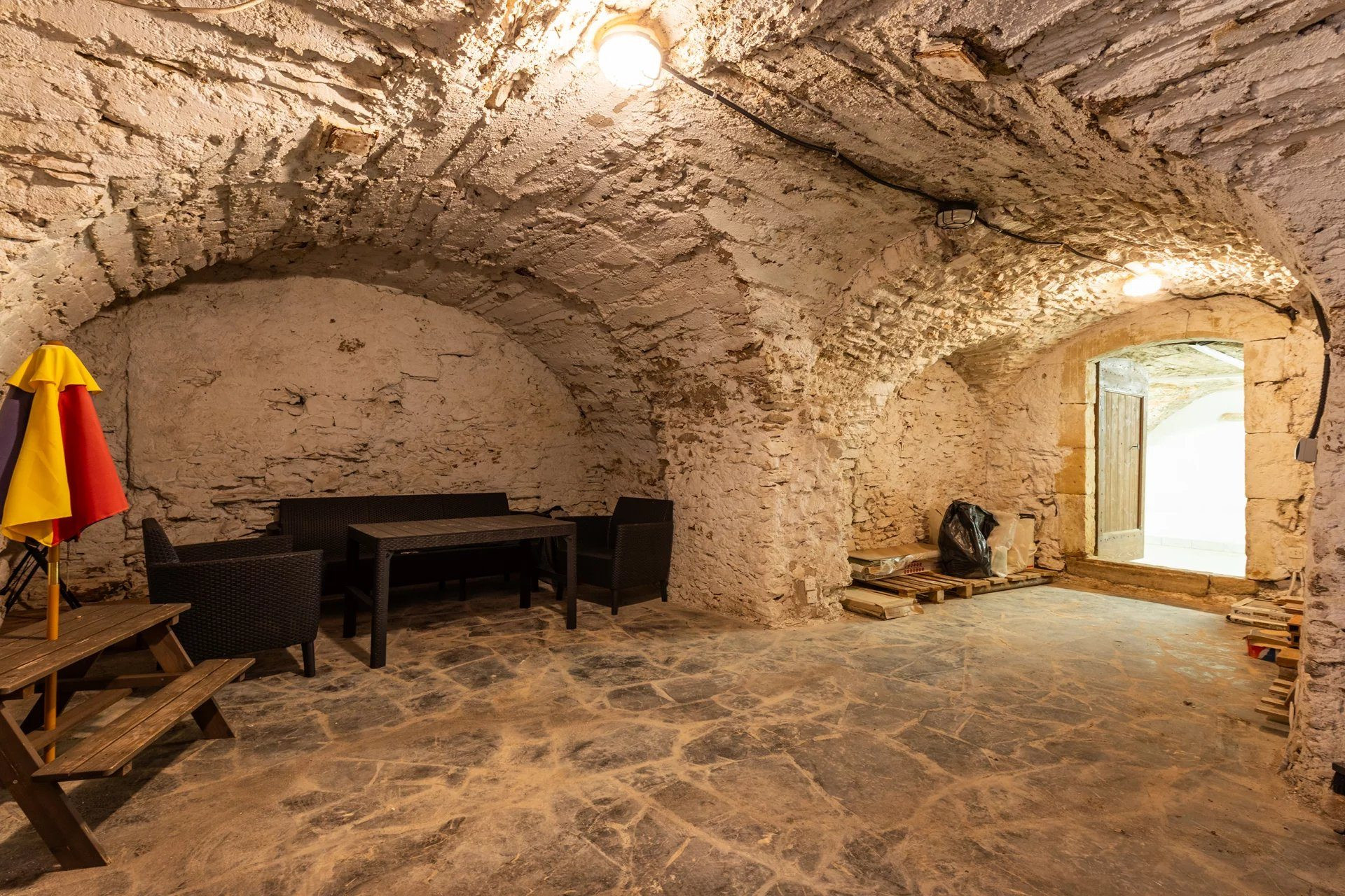 Maison 10 pièces 330 m² · à Faugères · 330 m² · 595 000 €
