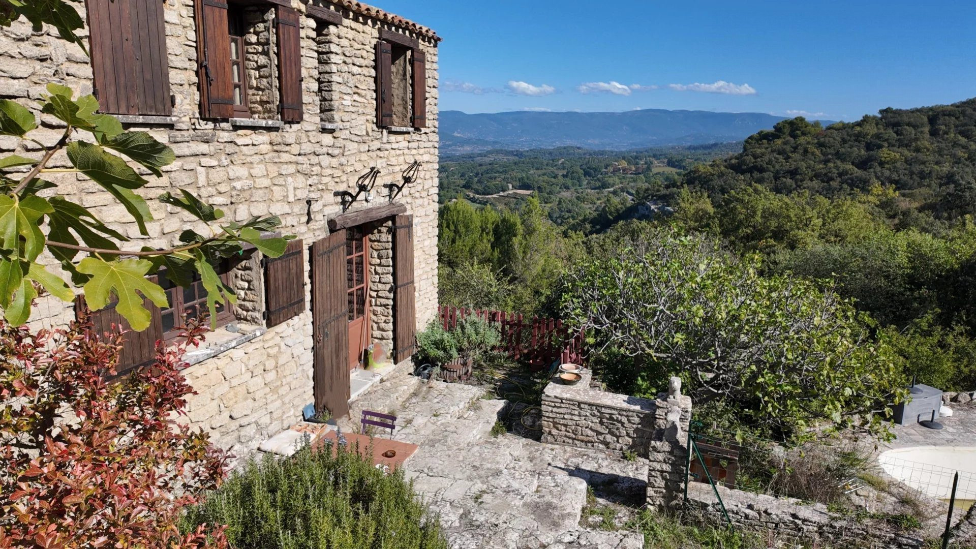 Domaine provençal de 5,3 hectares à Bonnieux – Mas en pierre – À pied du village