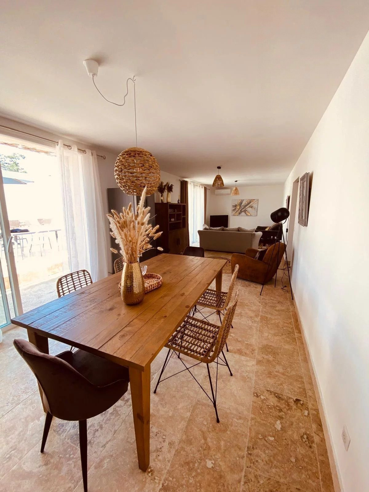 Individual 4-bedroom Villa with Pool in Solaro 3