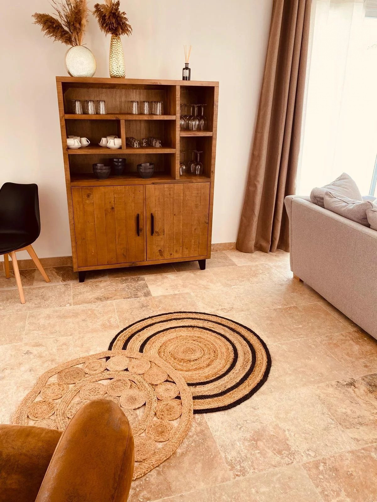 Individual 4-bedroom Villa with Pool in Solaro 5