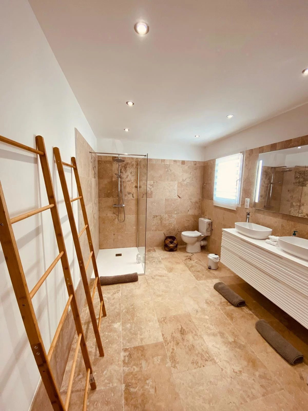 Individual 4-bedroom Villa with Pool in Solaro 4