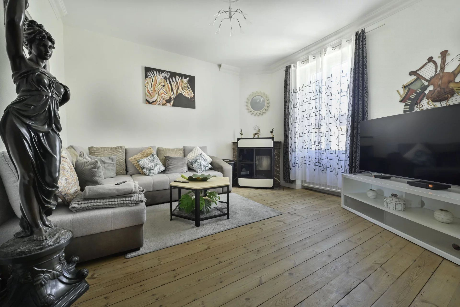 Town House with Veranda, Terrace, Garden in SAINTES (17) 4