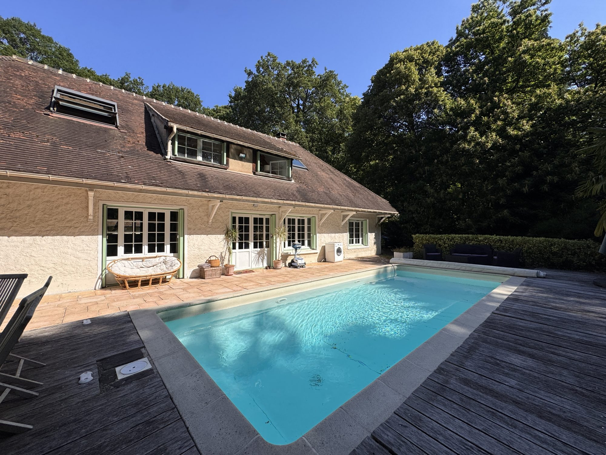 Maison et piscine chauffée