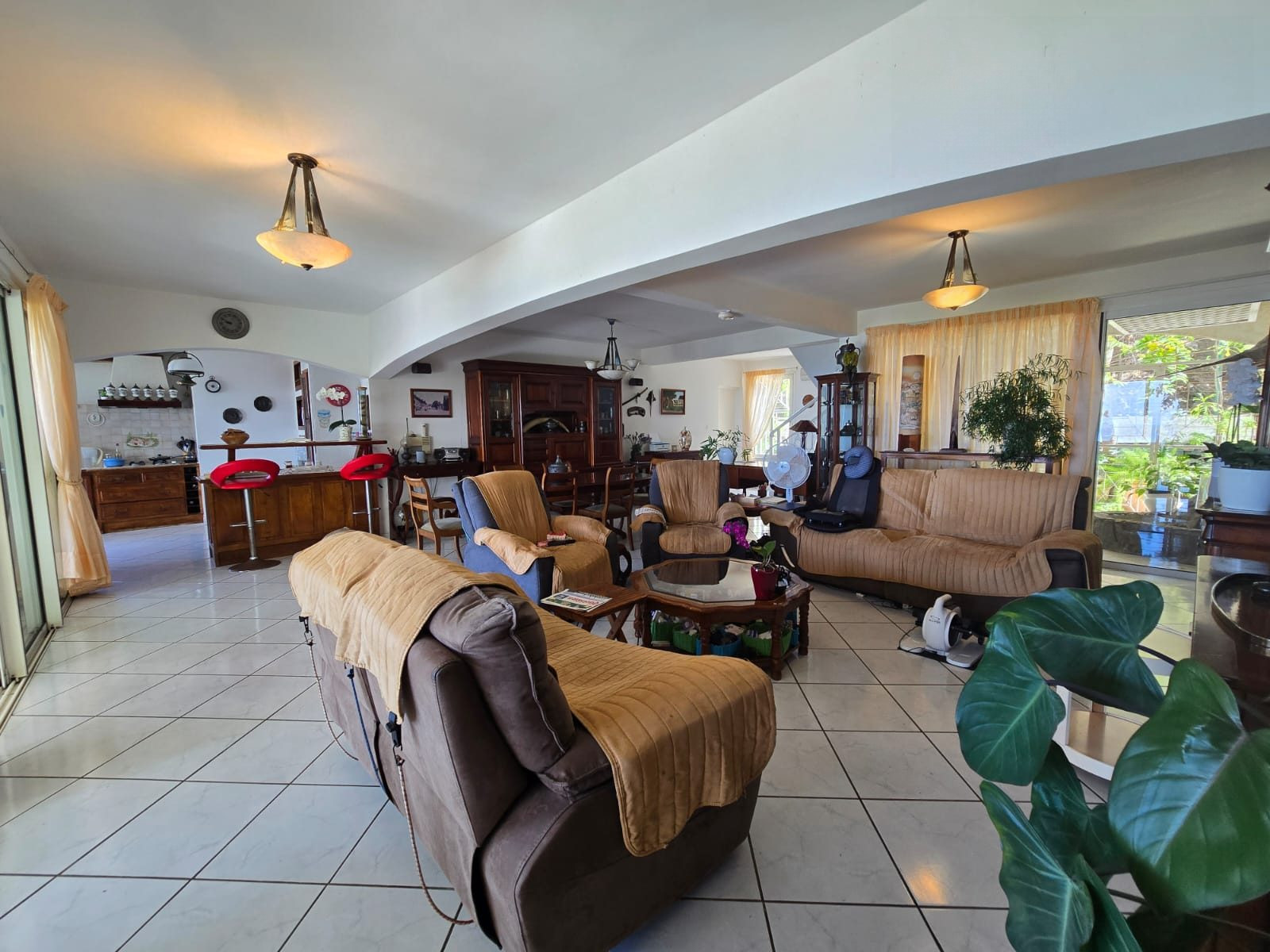 🔹 OPPORTUNITÉ INVESTISSEUR – VUE PANORAMIQUE EXCEPTIONNELLE – SAINT-GILLES-LES-BAINS 🔹