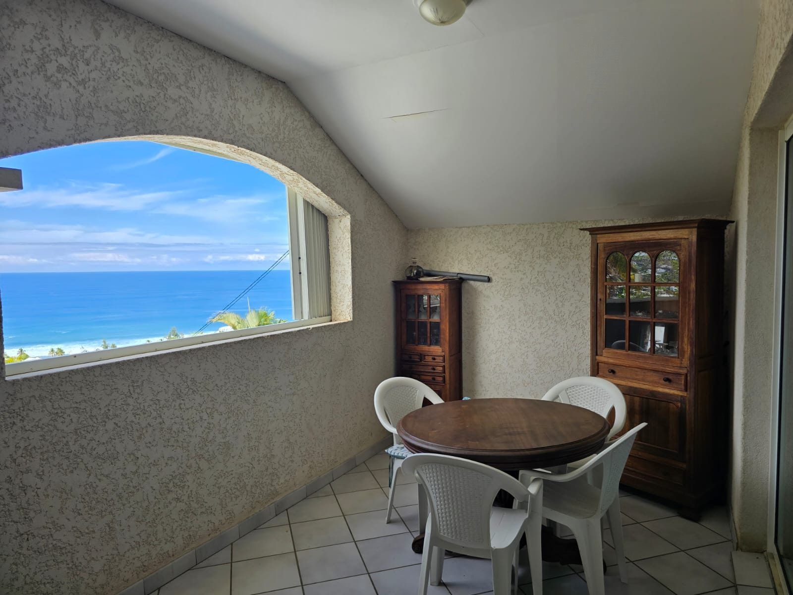 🔹 OPPORTUNITÉ INVESTISSEUR – VUE PANORAMIQUE EXCEPTIONNELLE – SAINT-GILLES-LES-BAINS 🔹