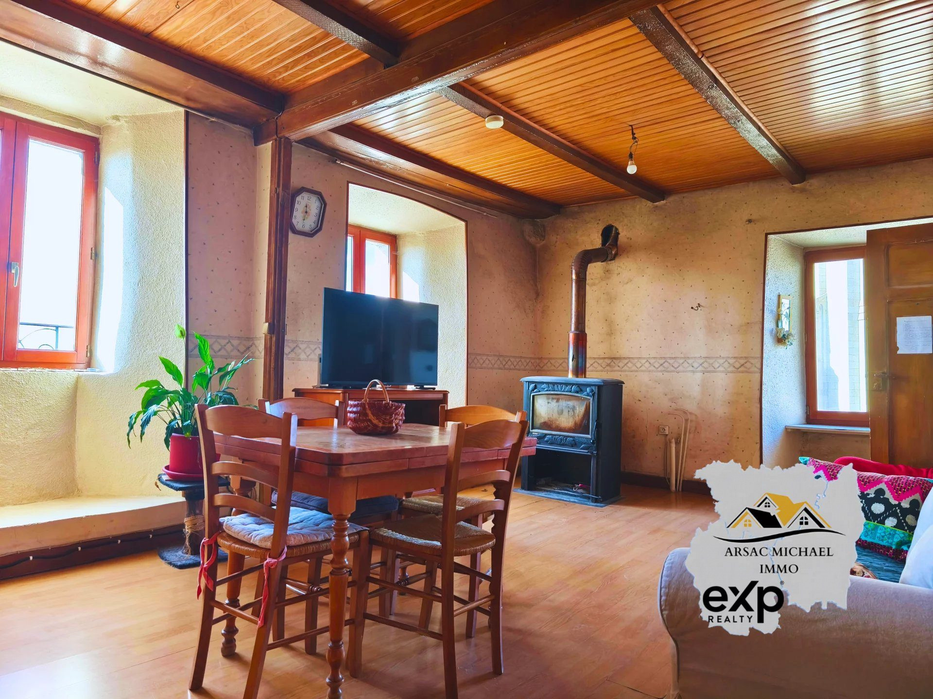 Maison 8 pièces 215 m² · à Pradelles · 215 m² · 132 000 €