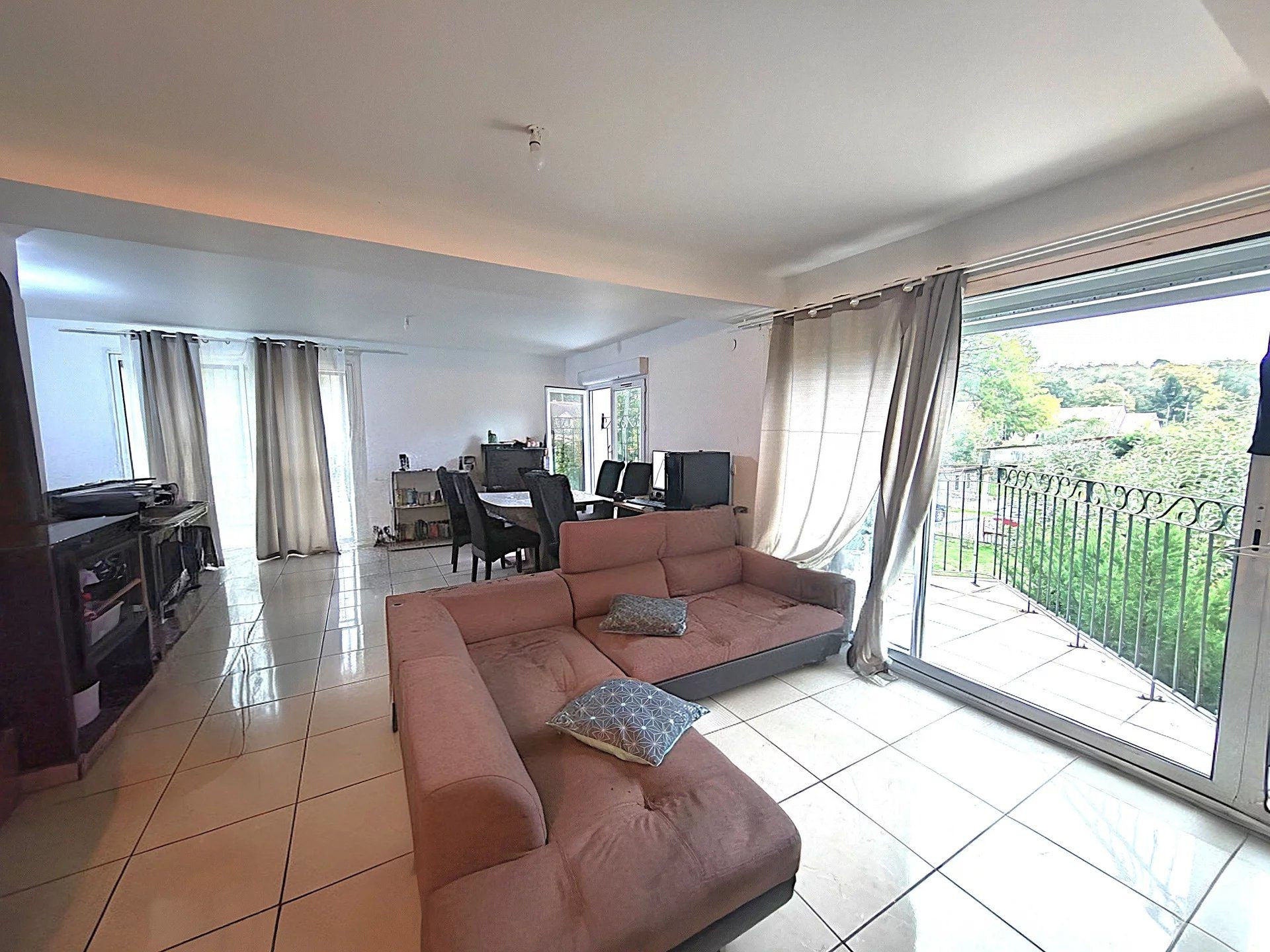 360m² House comprising 3 apartments 3