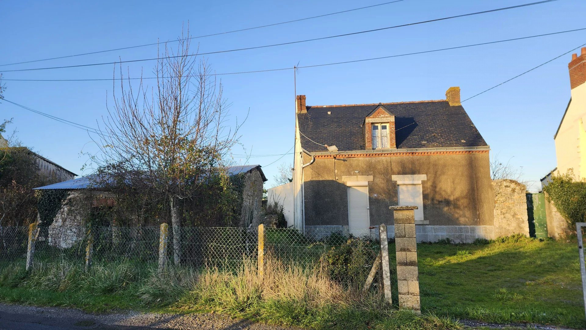 ✨ À SAISIR ! Maison à rénover avec fort potentiel – Saint-Malo-de-Guersac – 64 m² + dépendances – Terrain 1730 m²