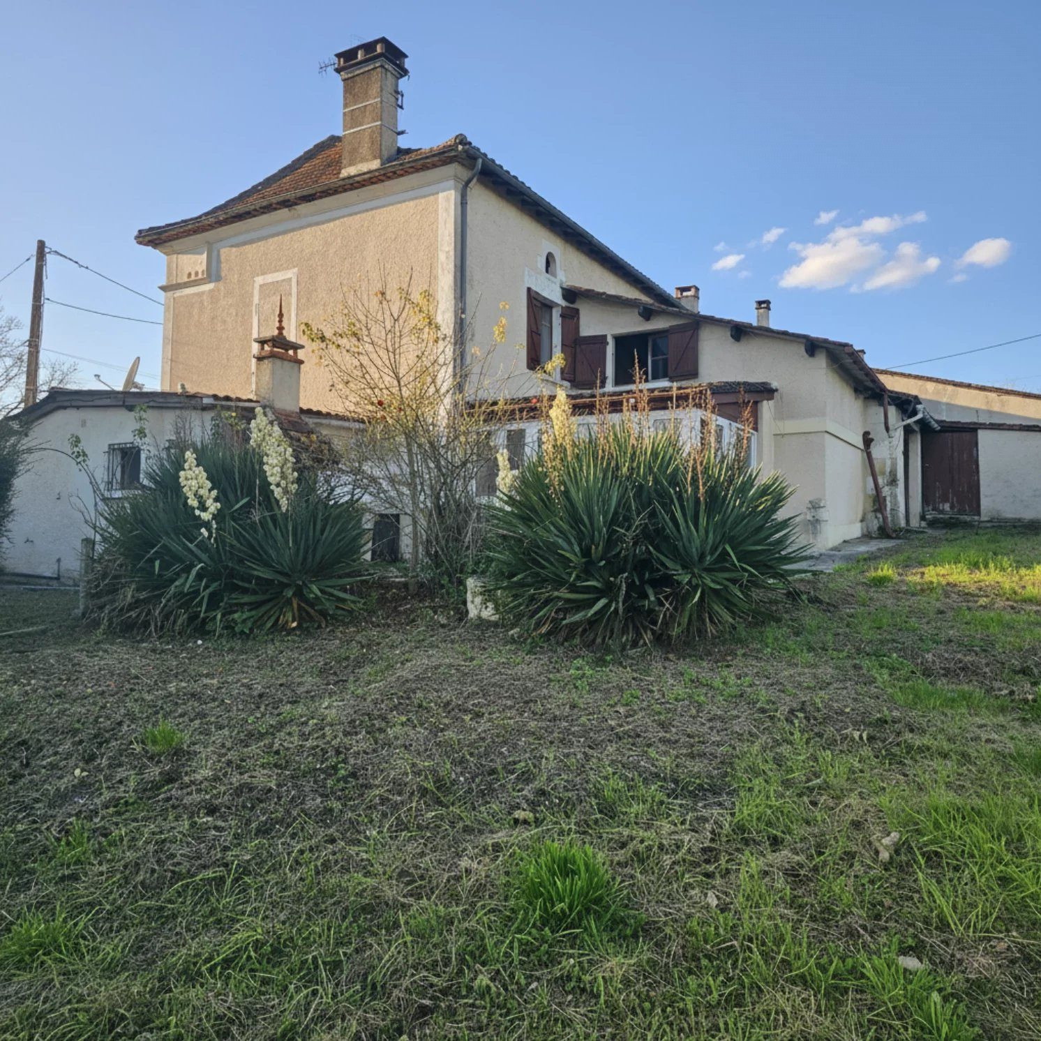 Lusignac, Belle maison avec jolie vue à rénover