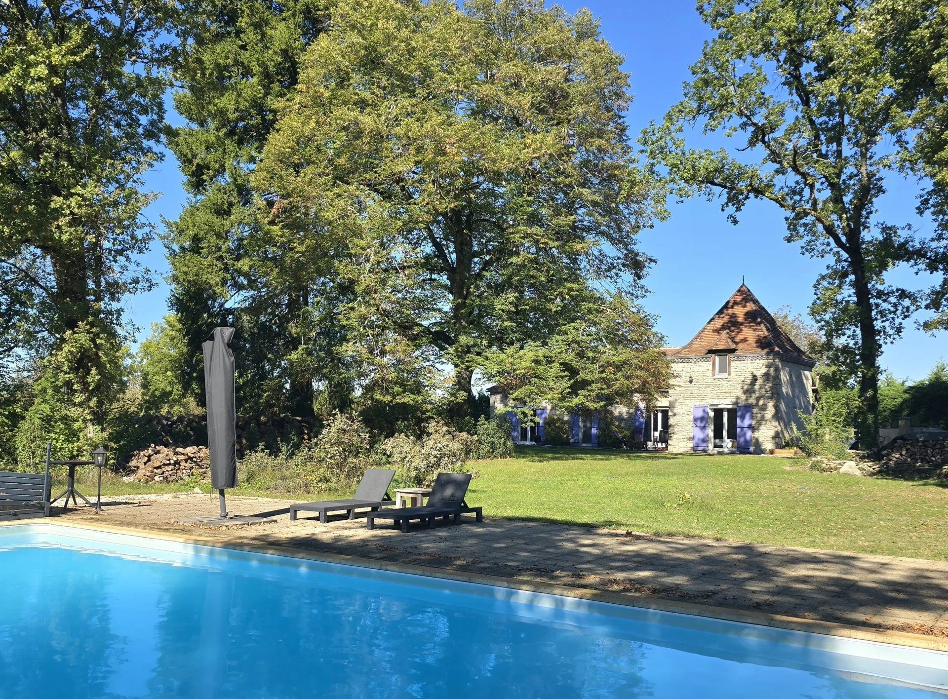 Périgourdine intimiste avec piscine et truffiers