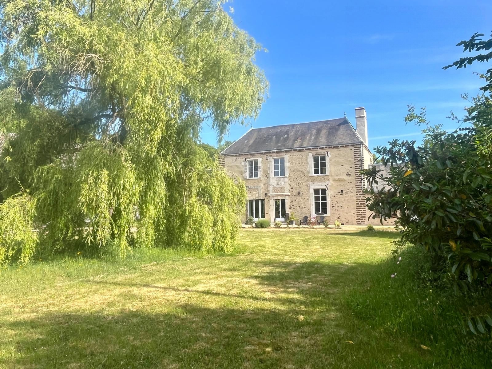 Maison à vendre à Les Corvées-les-Yys, 215 m²