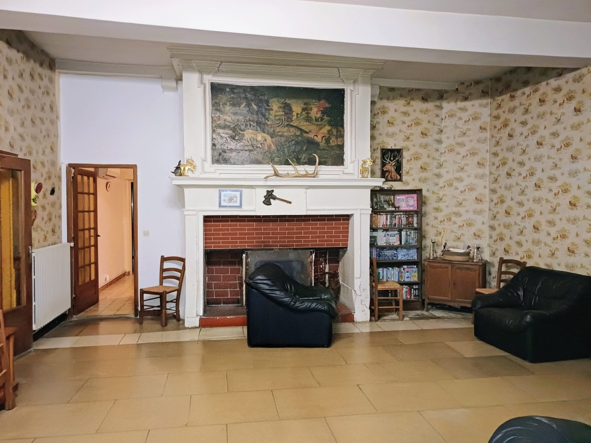 Former farmhouse converted into residence: 155 m2 of living space near the Renaissance château of TANLAY (89) 4