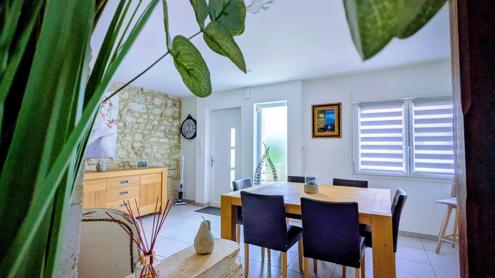 Maison entièrement rénovée 4 chambres avec terrasse vue sur jardin – Aiguillon (47190)