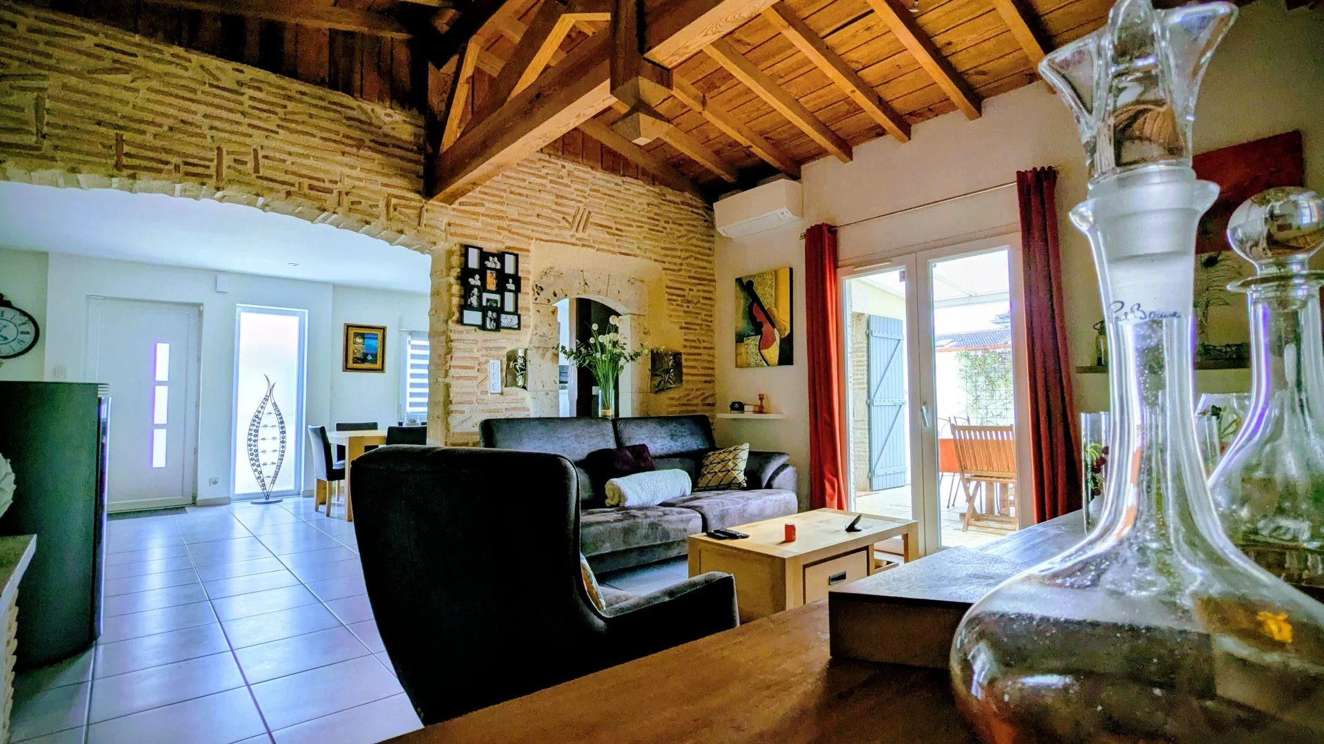 Maison entièrement rénovée 4 chambres avec terrasse vue sur jardin – Aiguillon (47190)