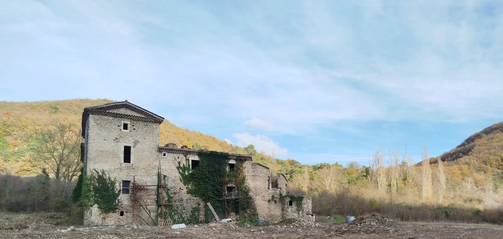 Maison forte et grand domaine