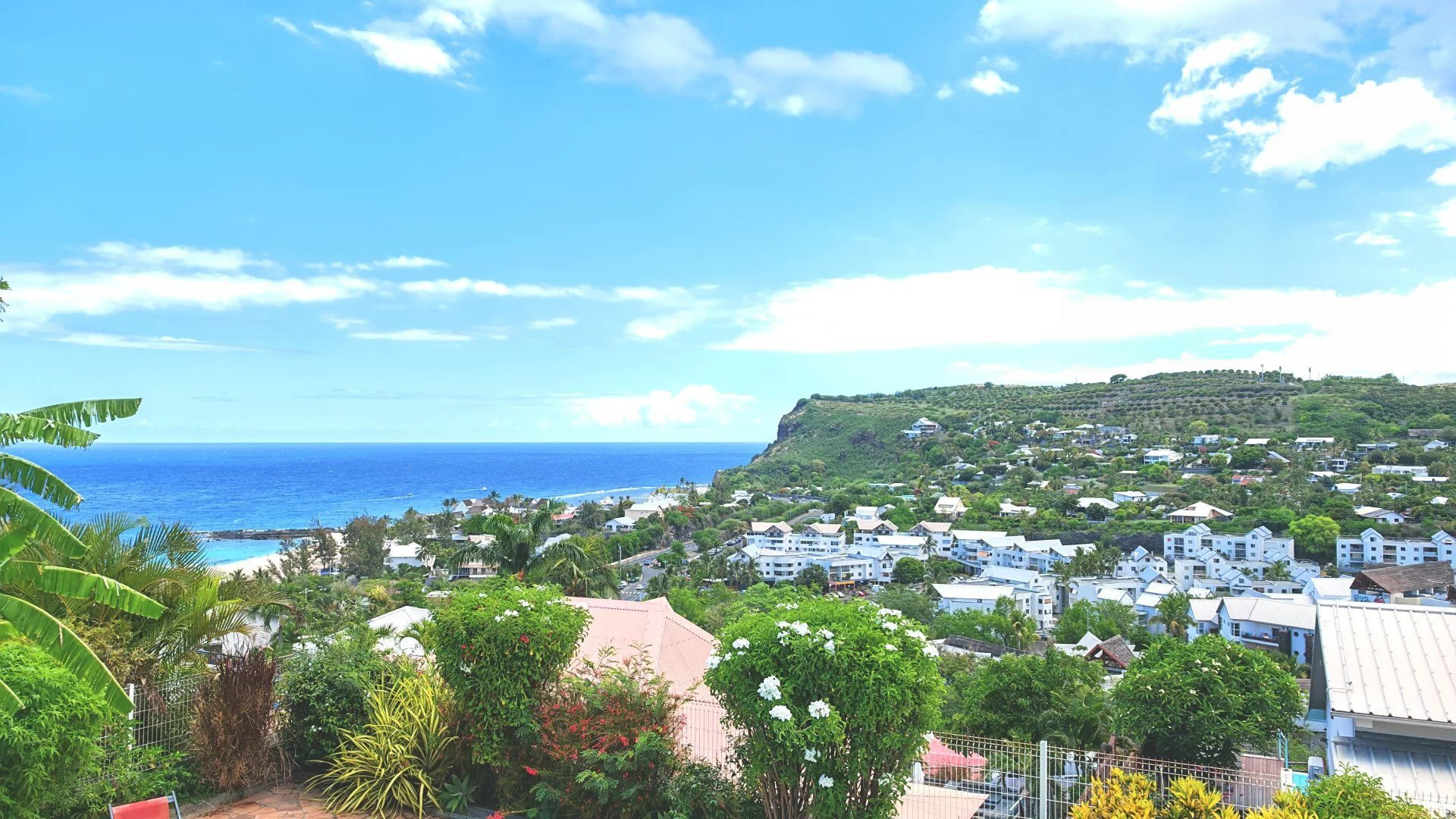 Rare sur Boucan Canot! Villa 10 pieces Vue mer imprenable de 360 m² – À 5 minutes à pied de la plage de Boucan Canot. Calme absolu.