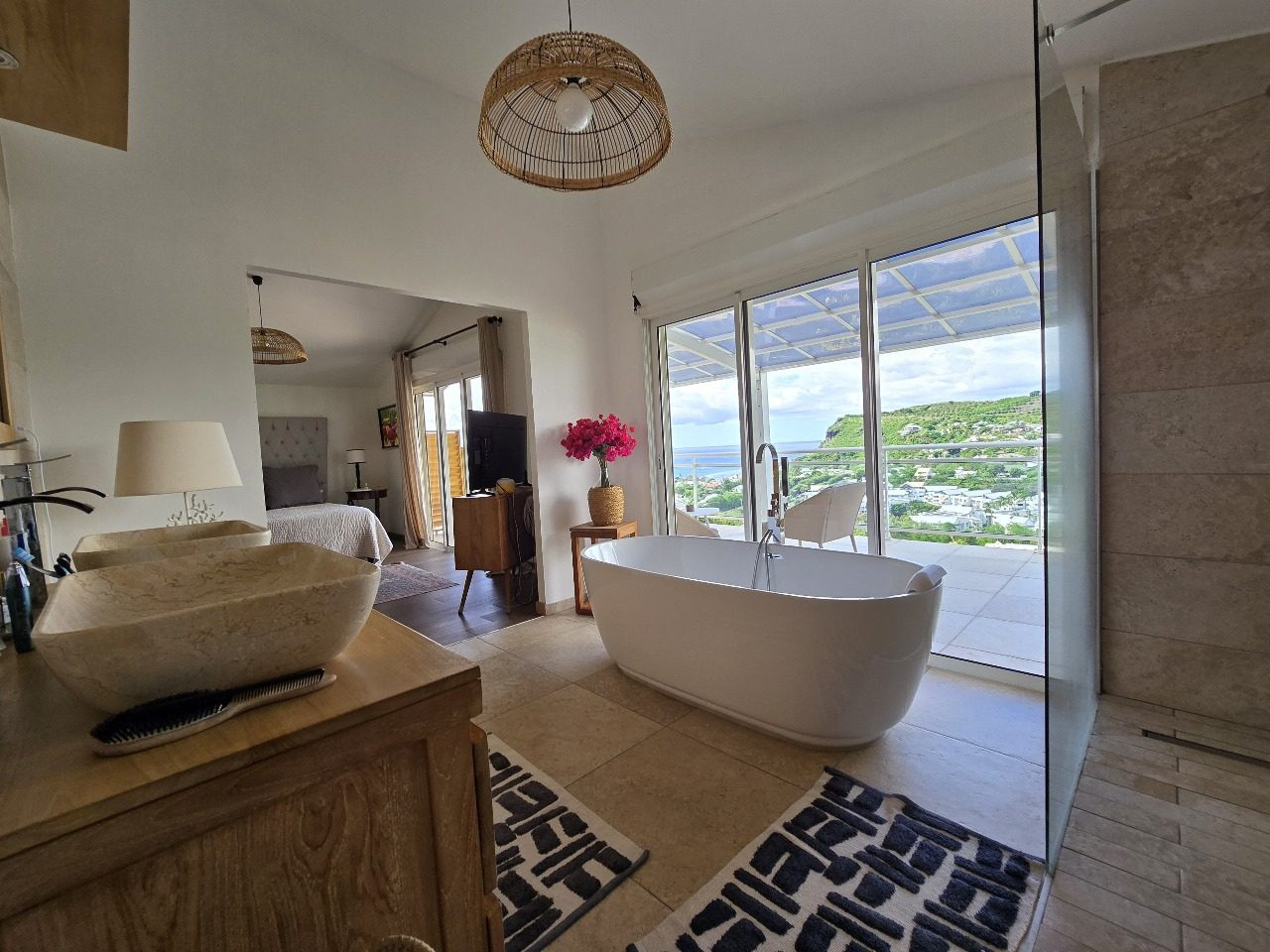 Rare sur Boucan Canot! Villa 10 pieces Vue mer imprenable de 360 m² – À 5 minutes à pied de la plage de Boucan Canot. Calme absolu.