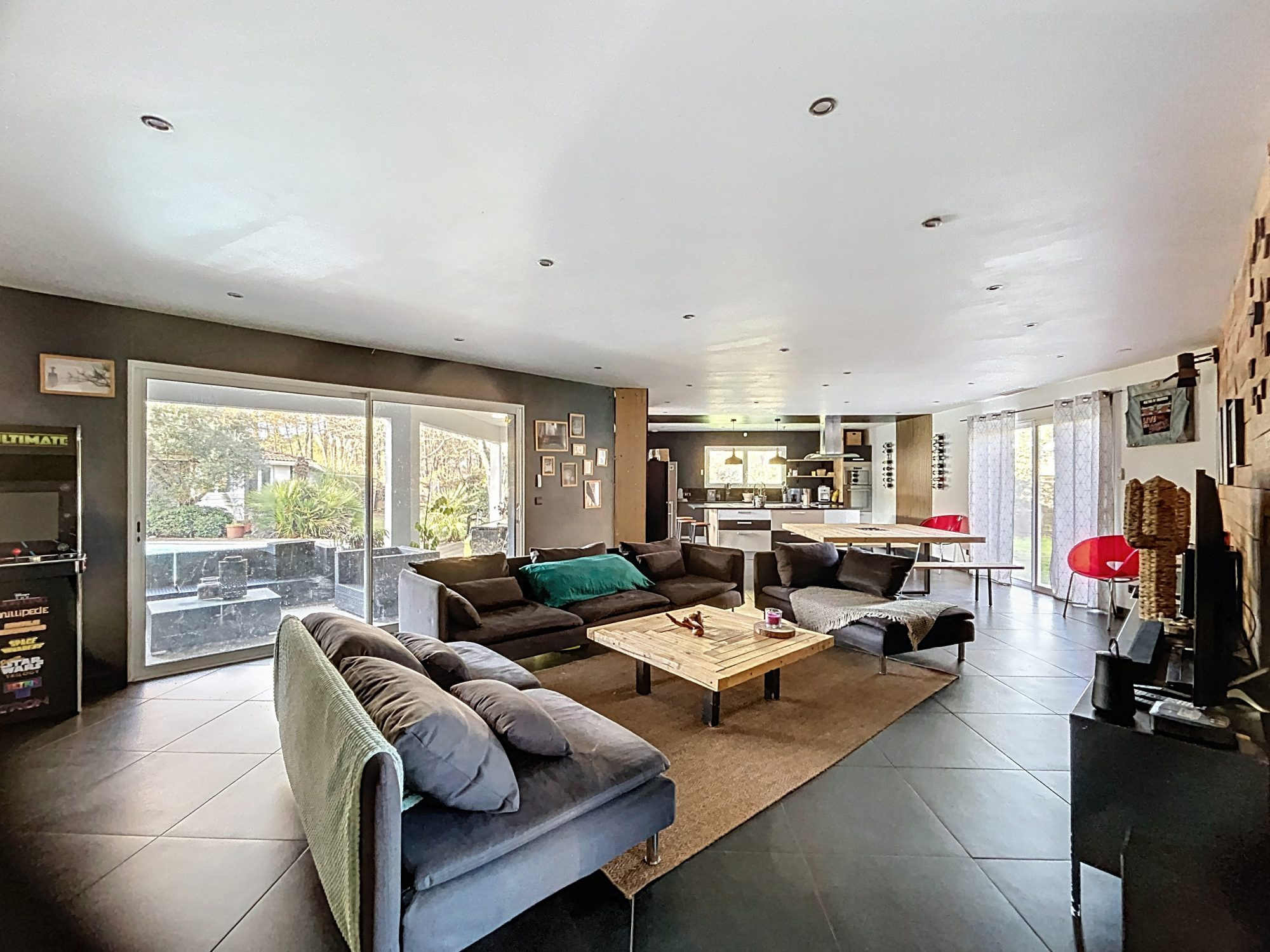 Single-story house with 4 bedrooms - garden - swimming pool 5