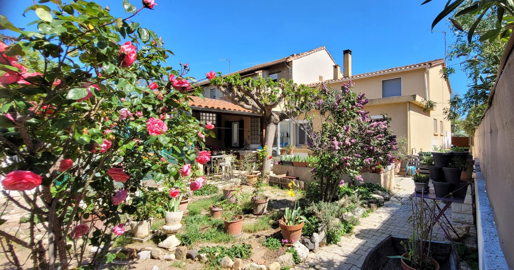 MAISON 9 PIECES avec APPARTEMENT INDEPENDANT - TERRAIN 410 m2