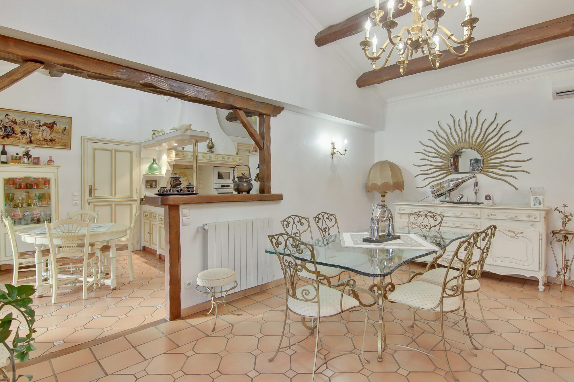 SINGLE-STORY PROVENÇAL HOUSE IN ABSOLUTE TRANQUILITY 4