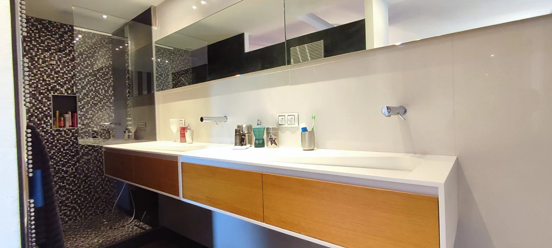 Maison 6 pièces 206 m² · à Antibes · 206 m² · 2 160 000 €
