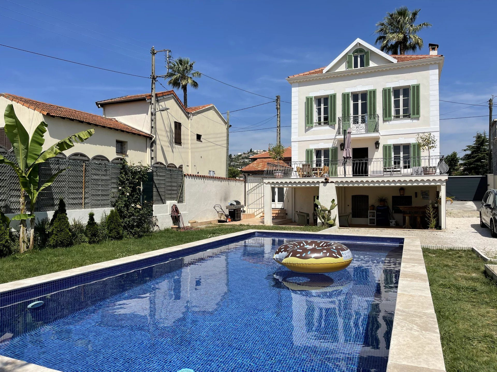 Period townhouse with swimming pool in Golfe Juan, steps from the beach 2