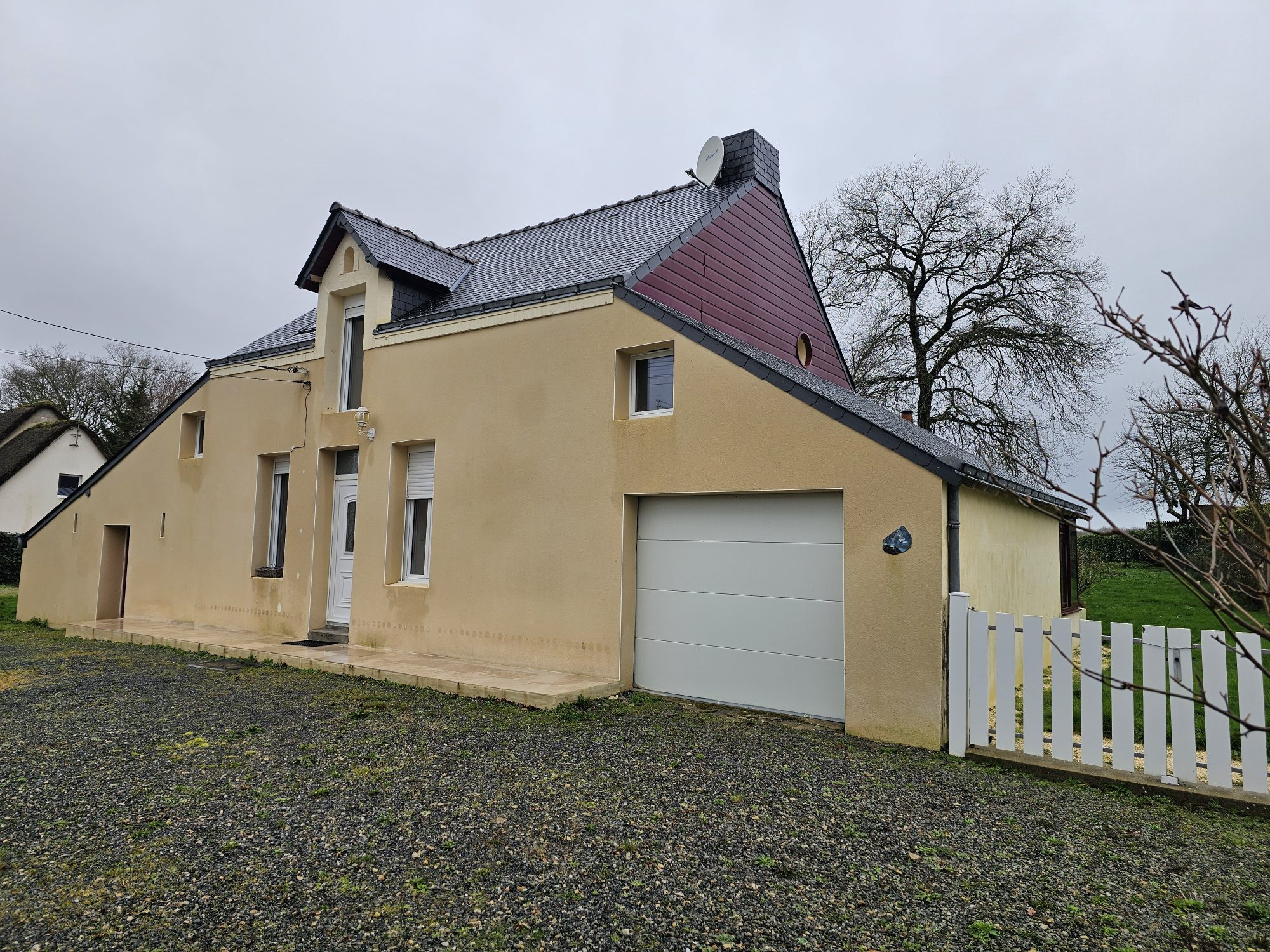 Charming stone farmhouse – 1,500 m² of land and convertible outbuilding 4