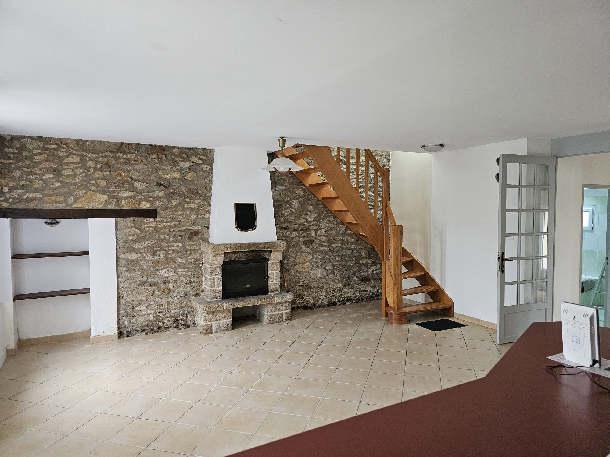 Charming stone farmhouse – 1,500 m² of land and convertible outbuilding 3