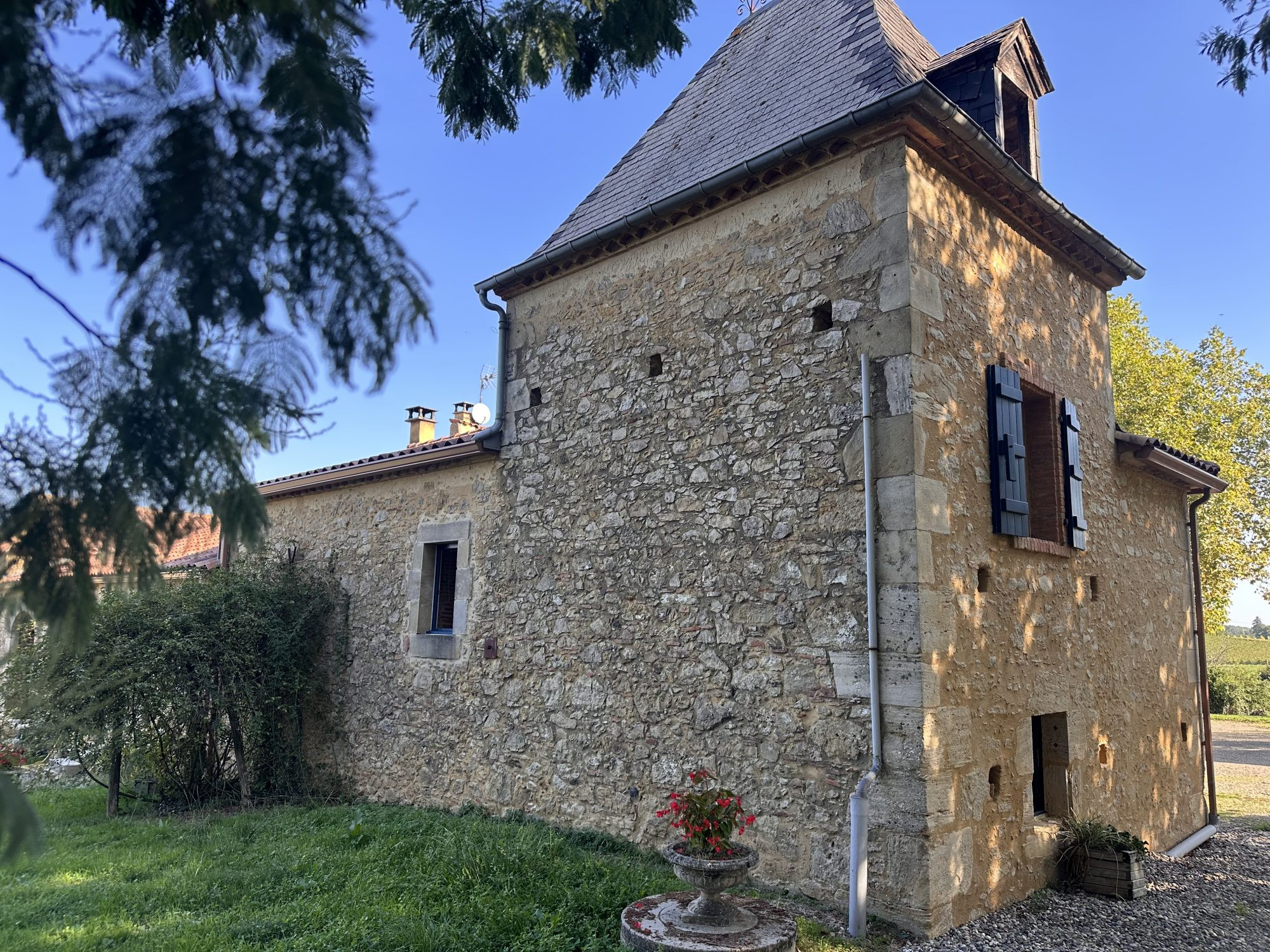 Maison 17 pièces 375 m² · à Sabazan · 375 m² · 995 000 €