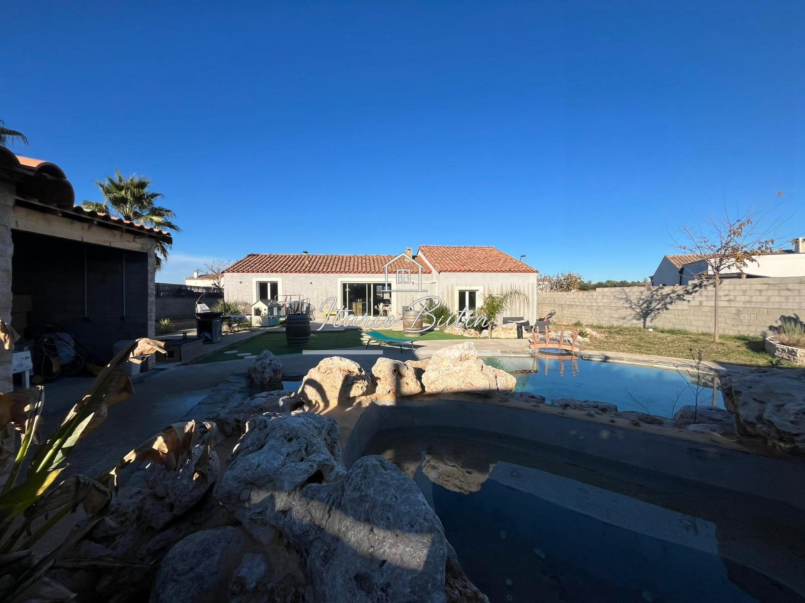 8-Room Villa on 1000m² of Land 4