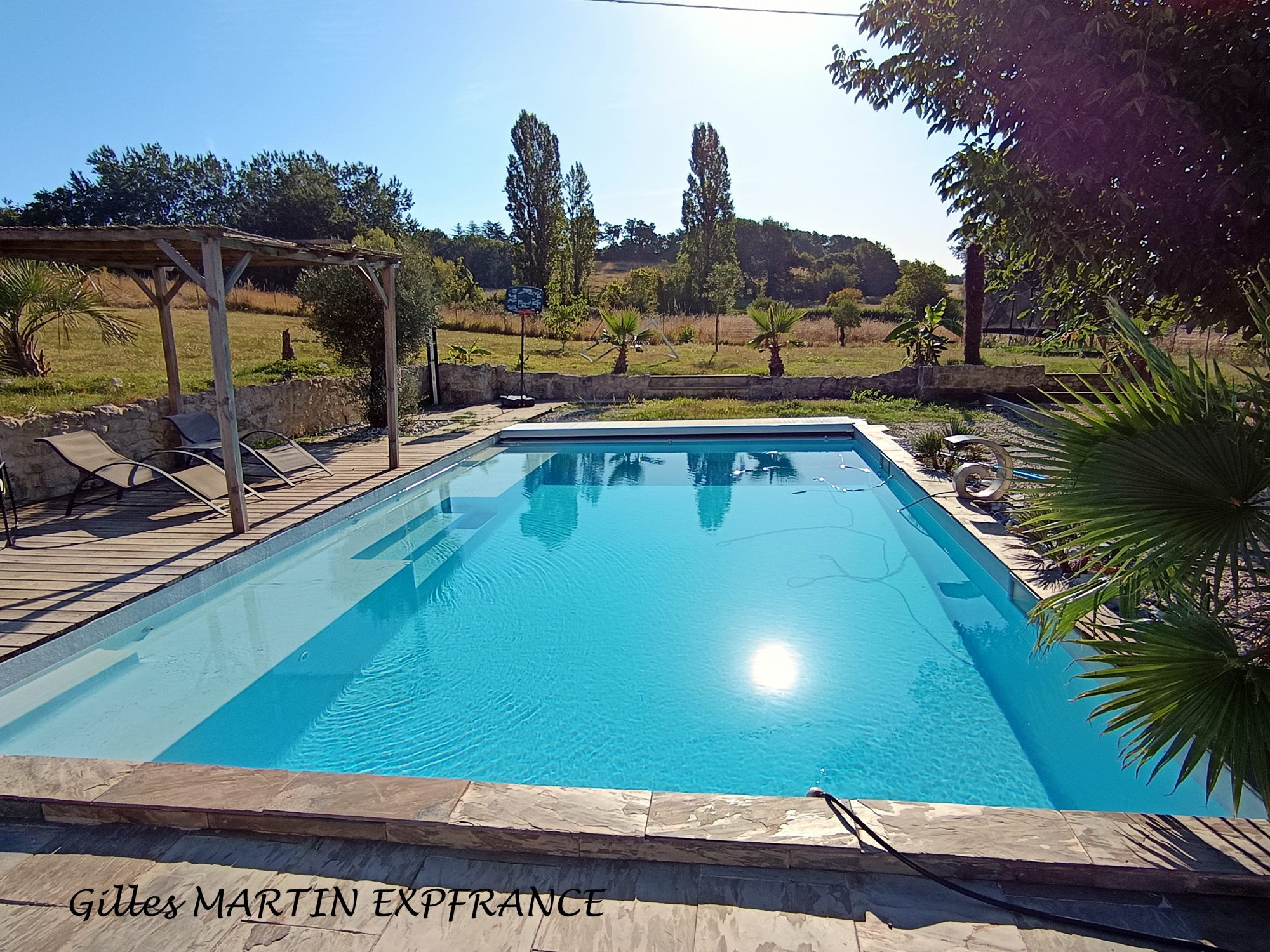 5-Room House with Swimming Pool and Large Plot 4