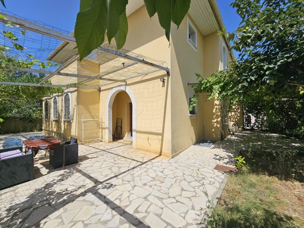 Maison à vendre à Juvignac, 228 m²