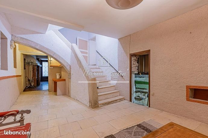 Maison à vendre à Corneilhan, 238 m²