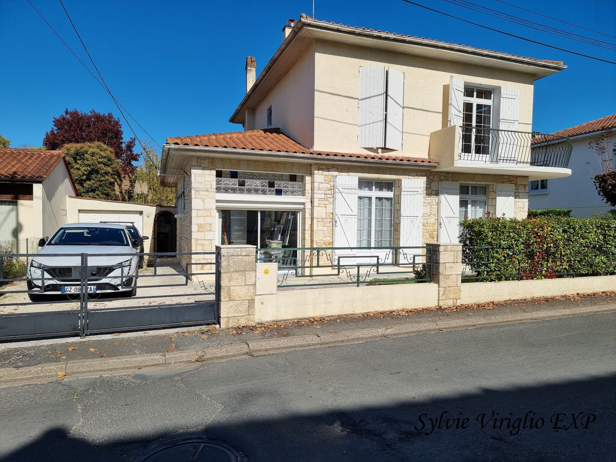 Maison de charme de 129 m². Terrain de 336 m². Au coeur de Bergerac.
