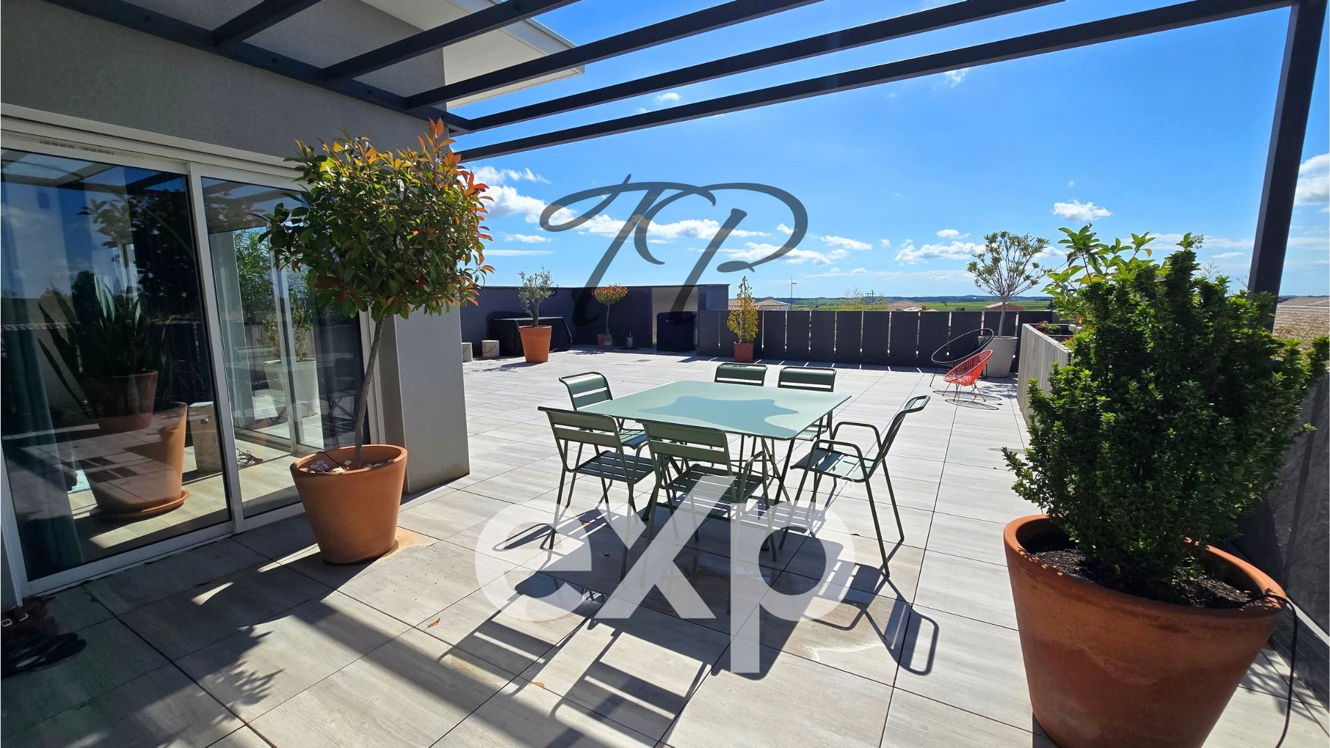 VILLA OF 268M² ON 1025M² OF GARDEN AND INDOOR SWIMMING POOL 4