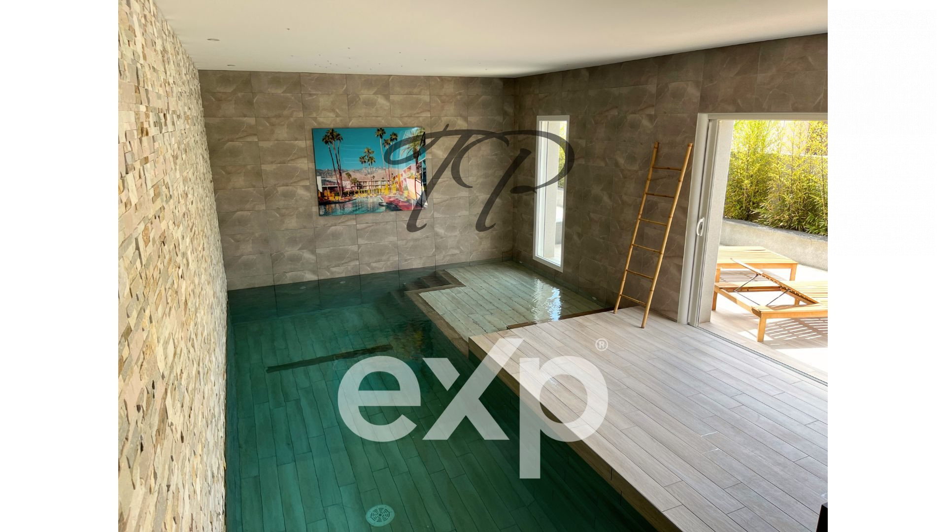 VILLA OF 268M² ON 1025M² OF GARDEN AND INDOOR SWIMMING POOL 3