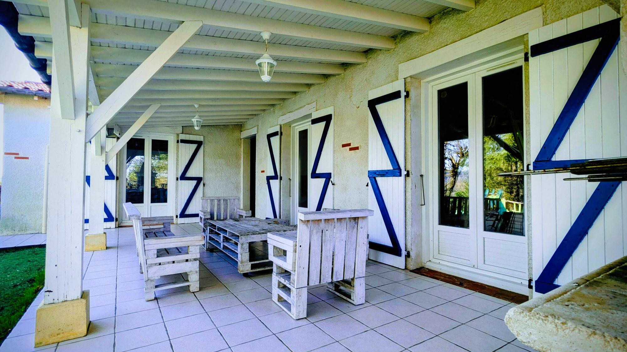 Maison familiale 142m² avec piscine couverte – 5 506 m² de terrain à Saint-Pierre-de-Clairac