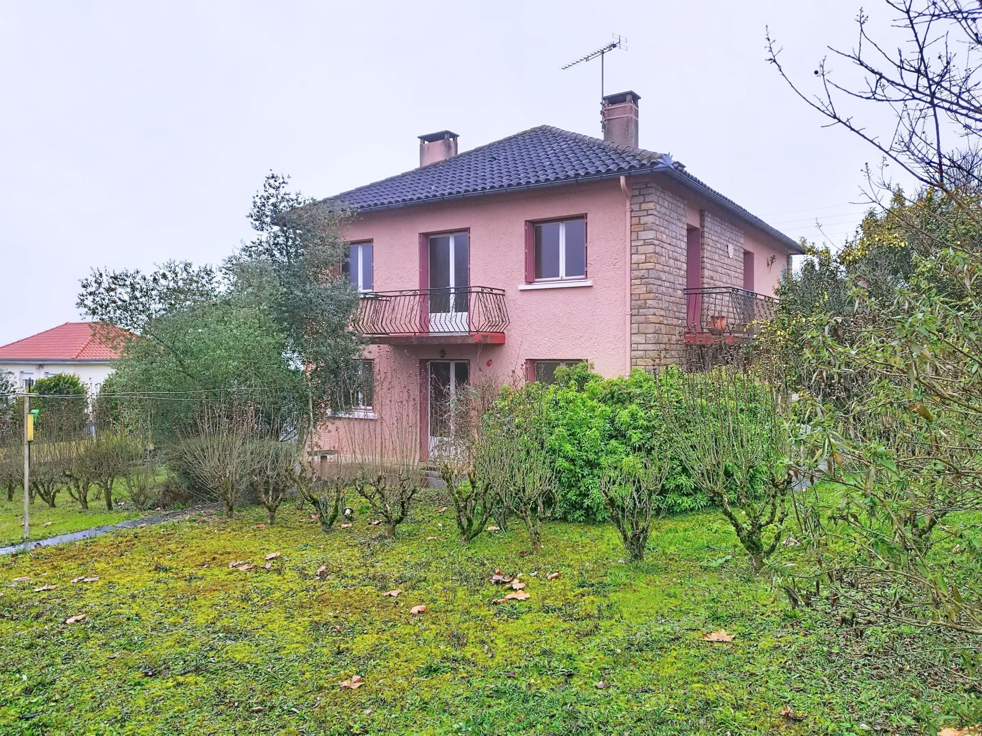 Maison de village avec jardin au calme, à rénover, Quercy Blanc