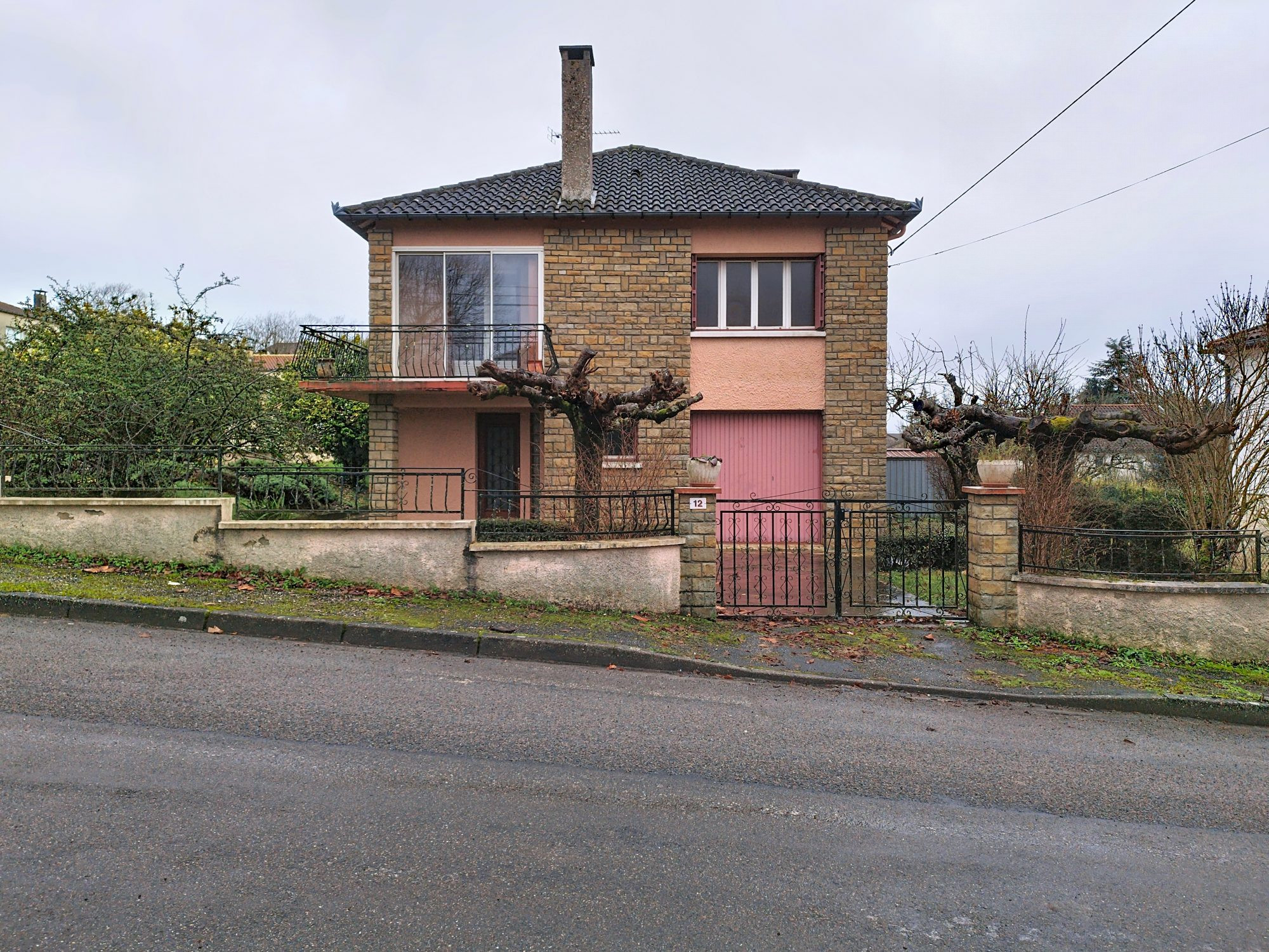 Maison de village avec jardin au calme, à rénover, Quercy Blanc