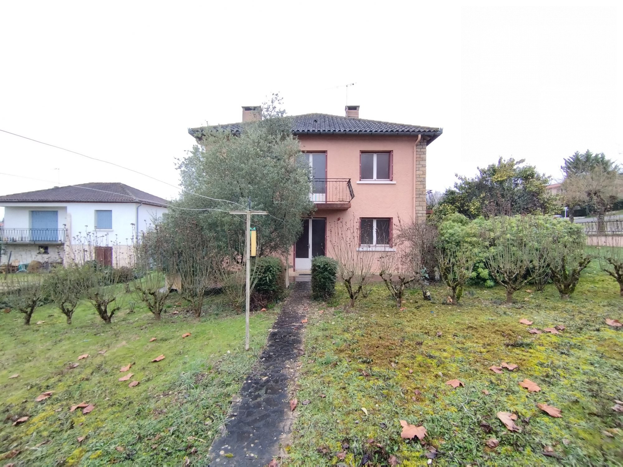 Maison de village avec jardin au calme, à rénover, Quercy Blanc