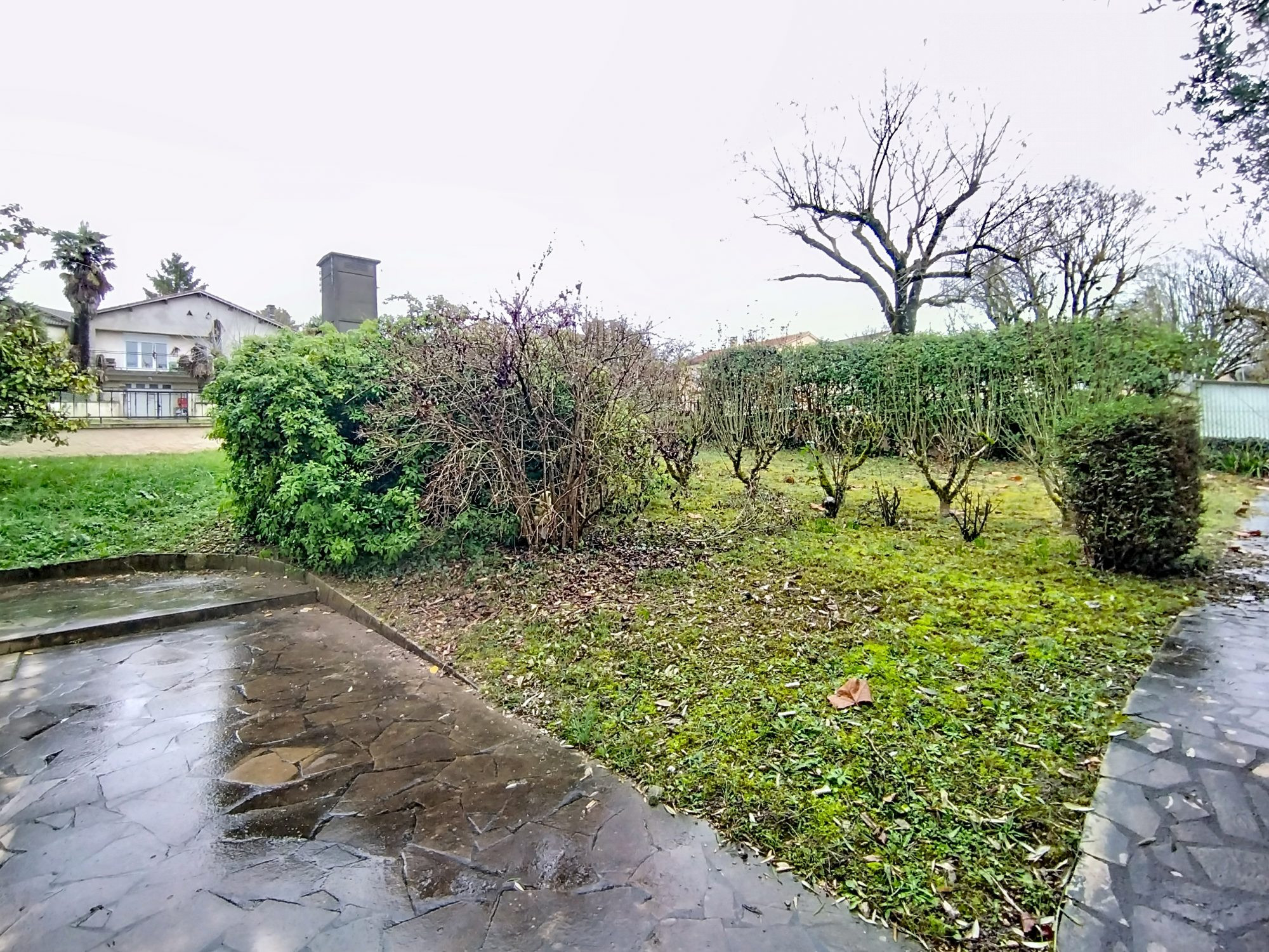 Maison de village avec jardin au calme, à rénover, Quercy Blanc