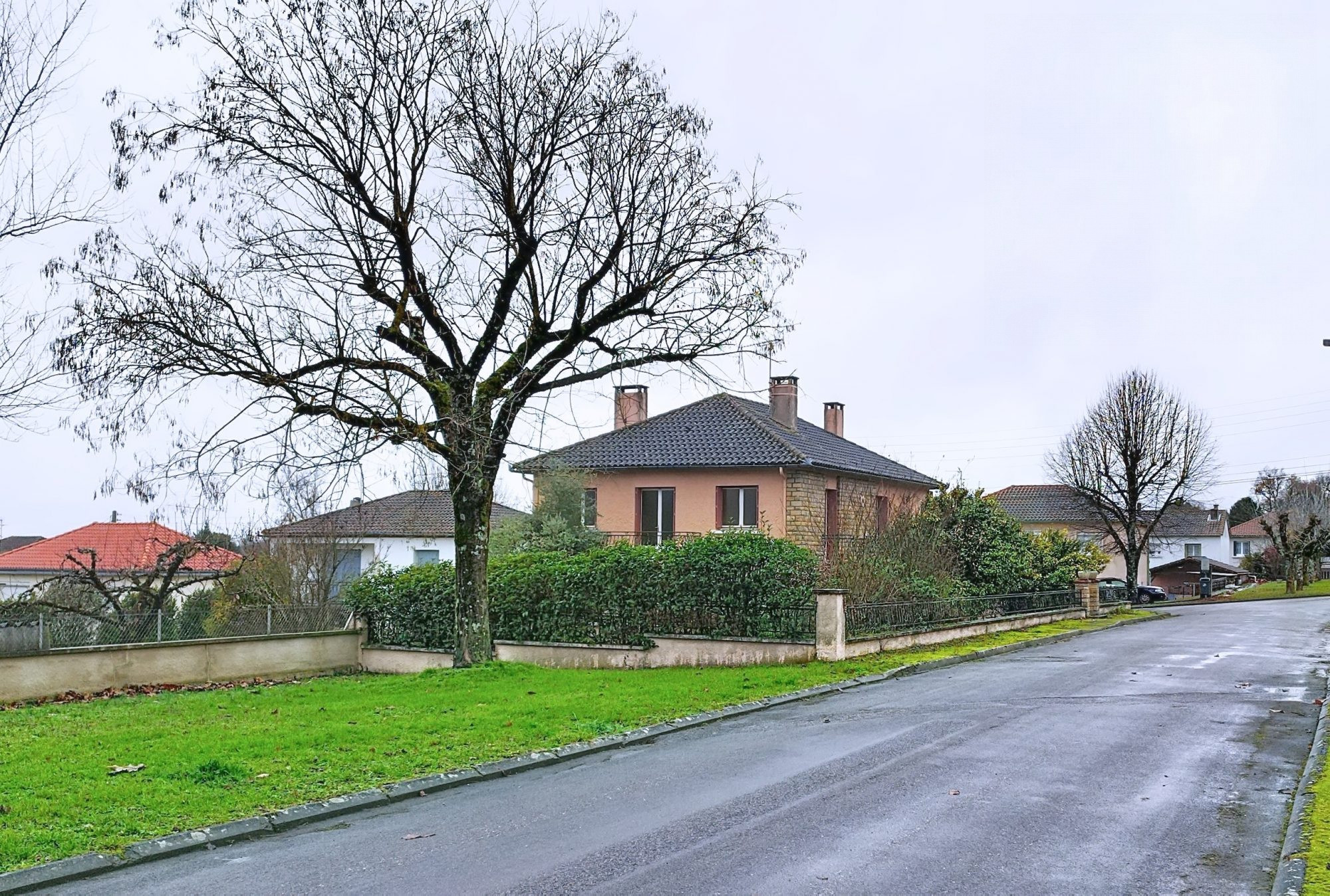 Maison de village avec jardin au calme, à rénover, Quercy Blanc