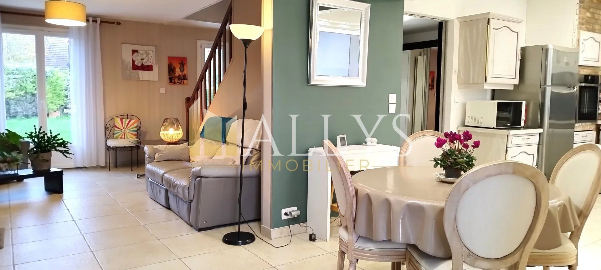 7-Room House with Veranda 4