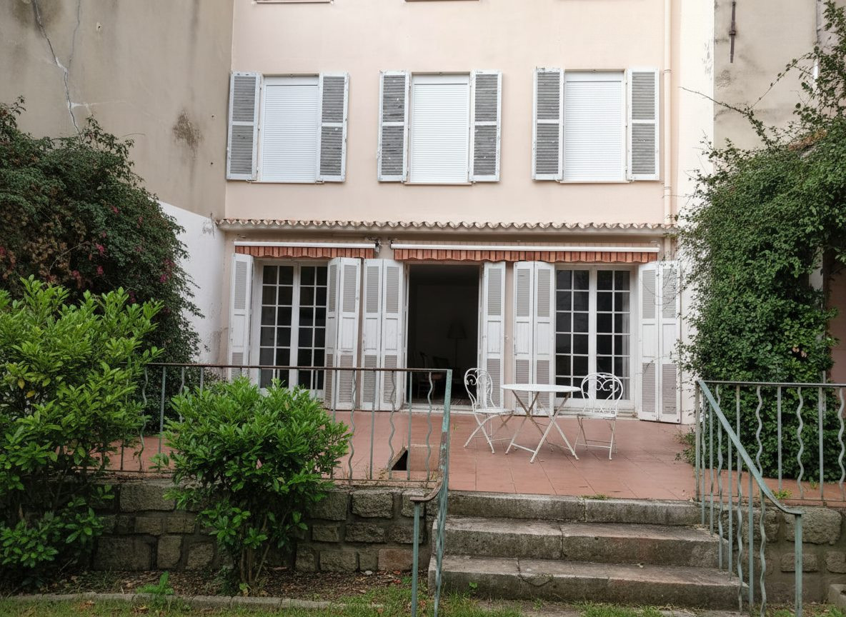 Grande maison de village 388 m² avec jardin – Centre Solliès-Pont