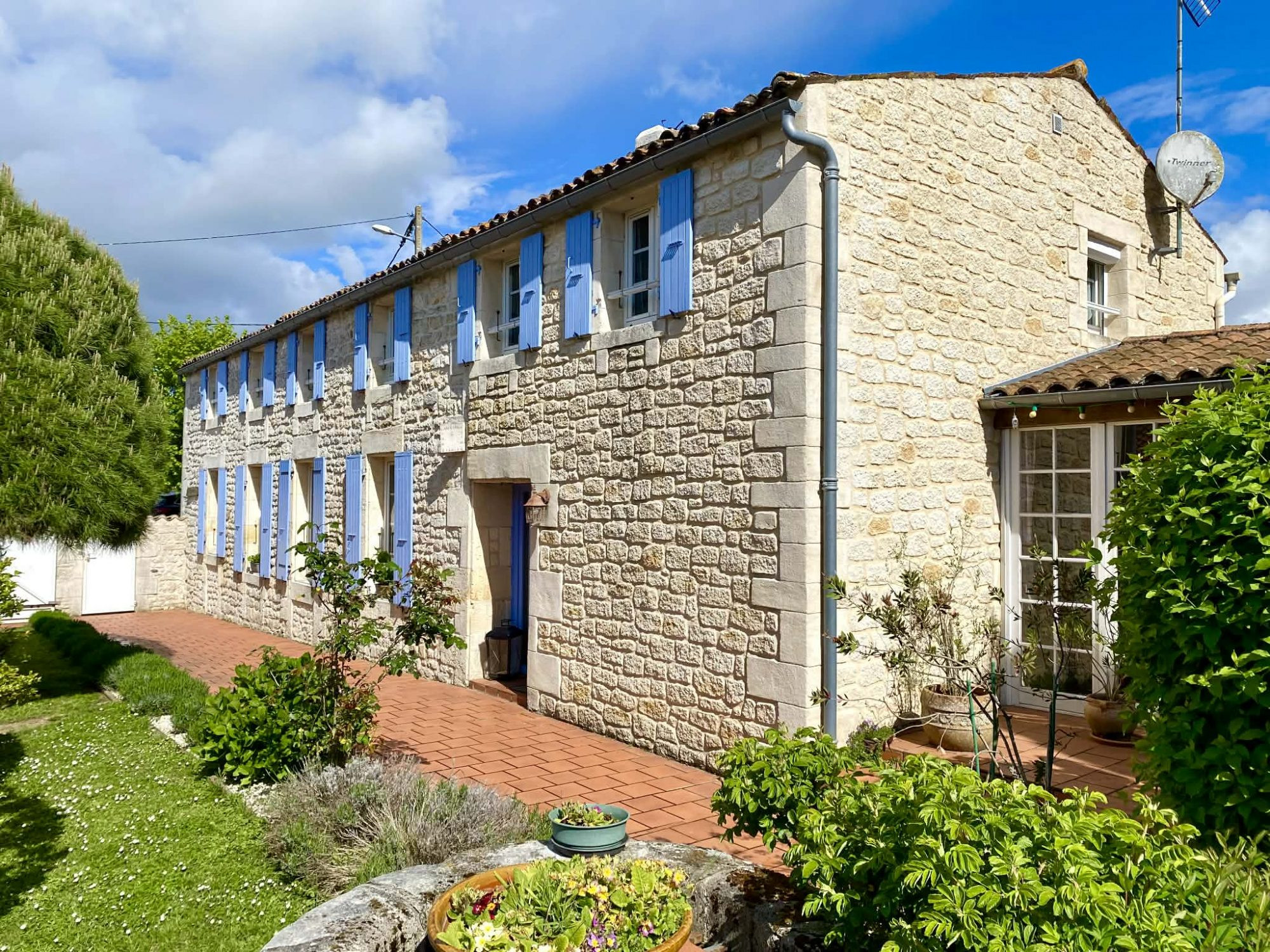 Charente Long House and its gîte in the heart of the village 5