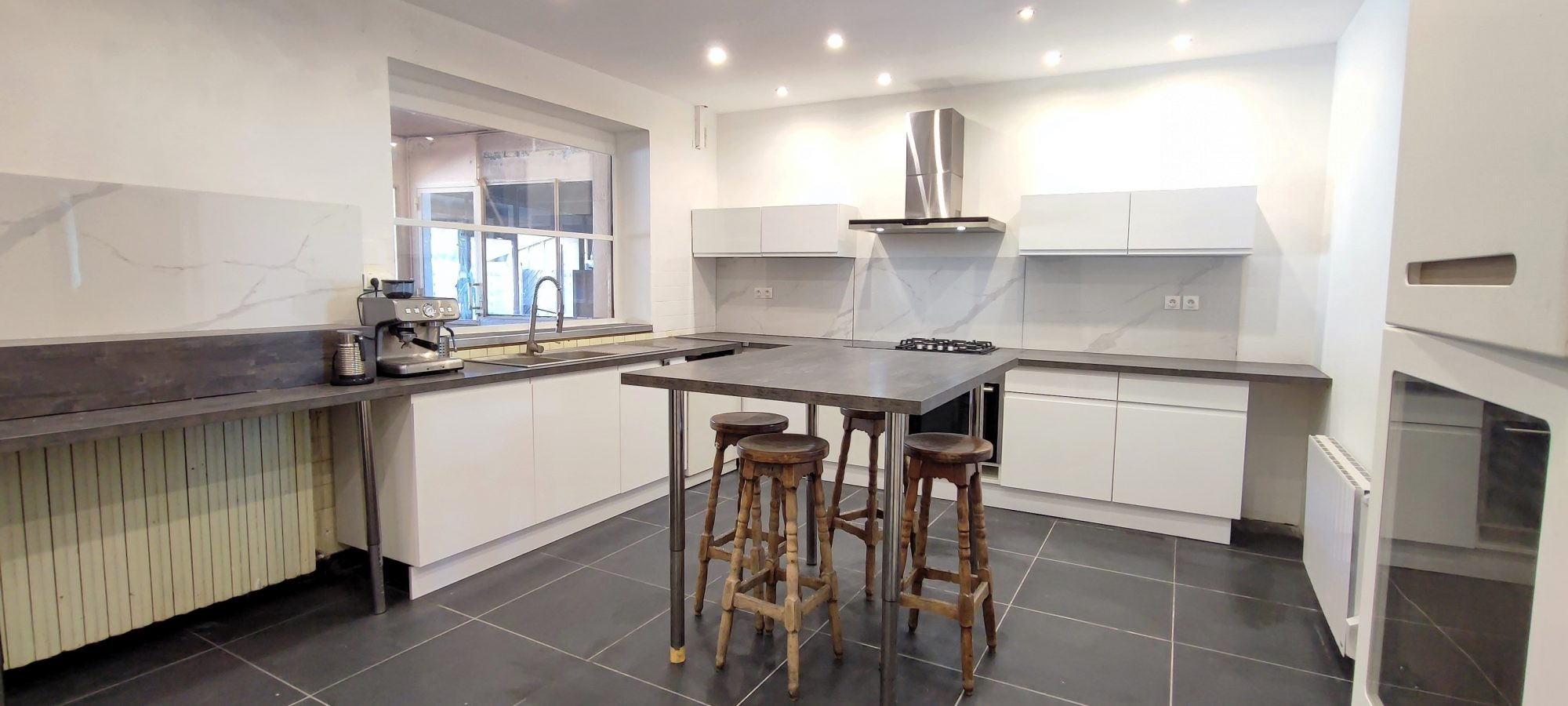 9-room house of 360 m² in Echallon (01130) 5