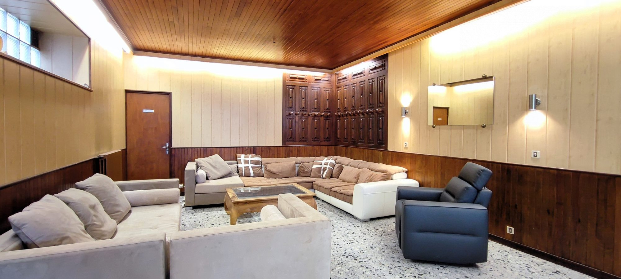 9-room house of 360 m² in Echallon (01130) 4
