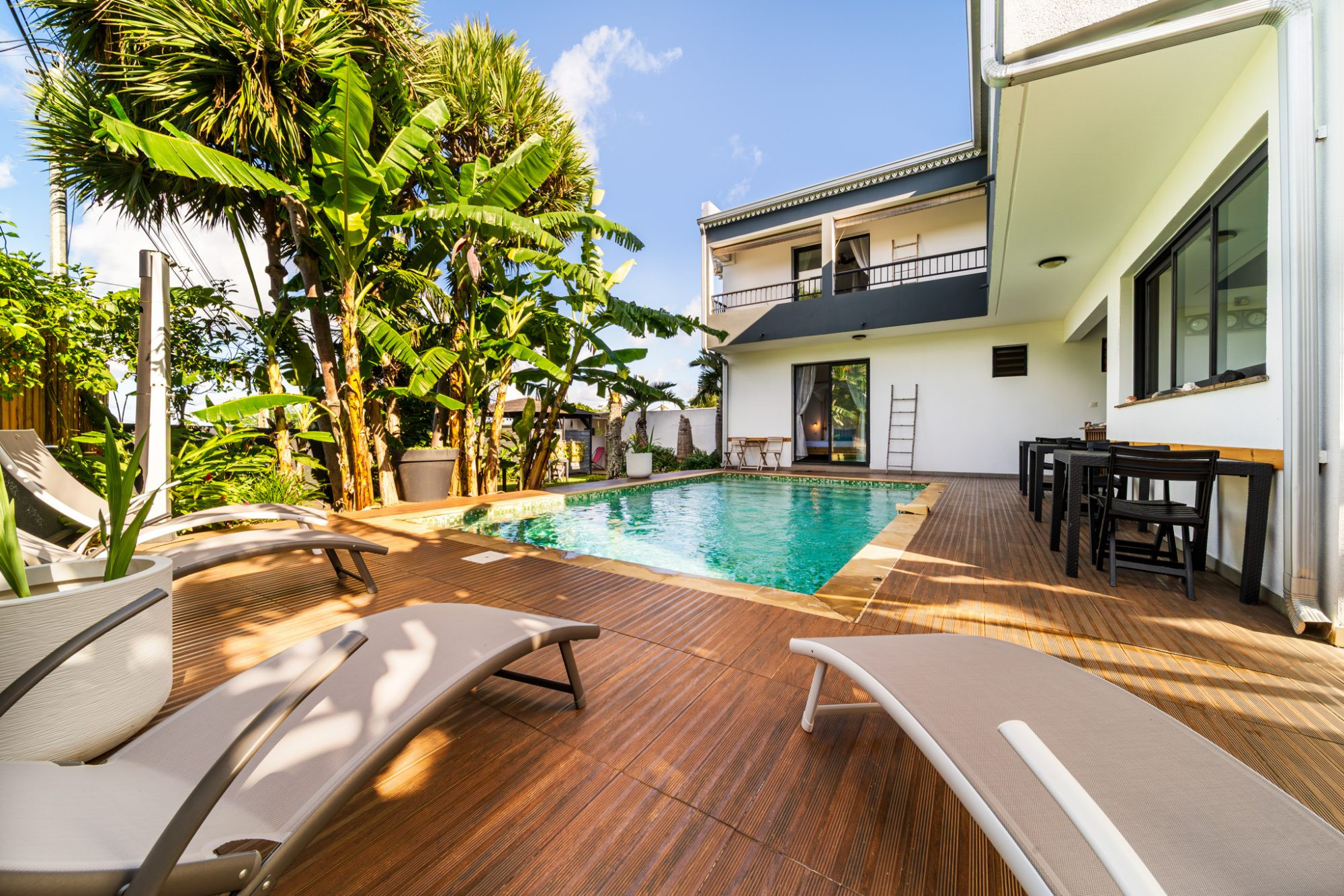 🌴 À VENDRE – GÎTE DE CHARME AVEC SPA & PISCINE