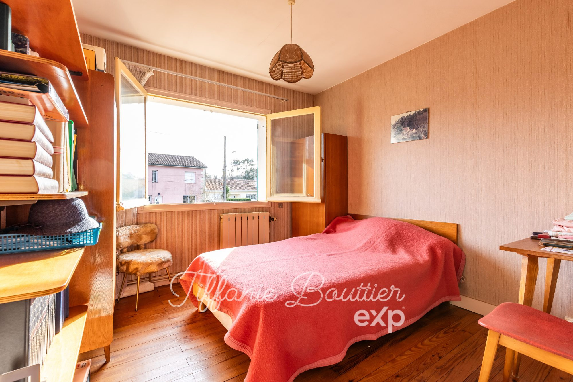 House R+1 of 93m² to refresh - 4 bedrooms + garage - peaceful setting on 720m² of land 4